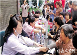福鼎市计生服务站为流动人口开展计生咨询义诊宣传活动(图)复制链接 打印 大 中 小