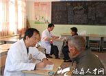 我市2014年大型义诊活动走进西阳村